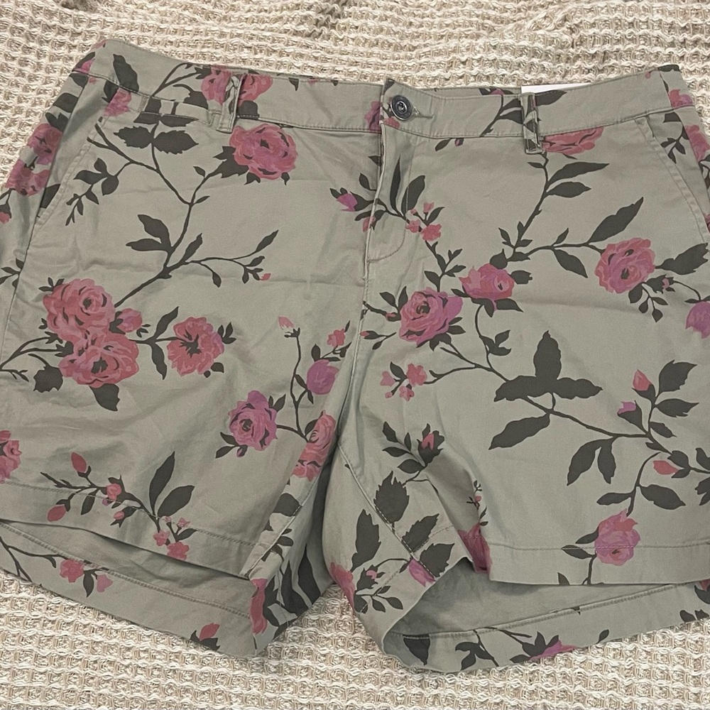 NWT! Floral Women's Shorts